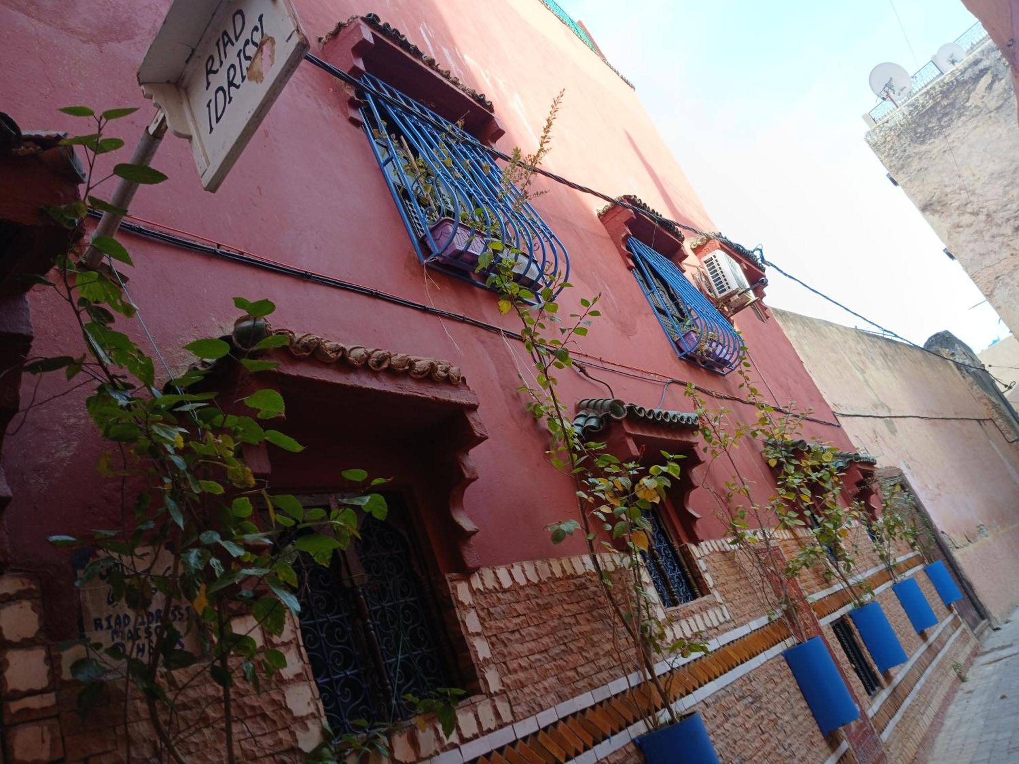 Riad Idrissi مكناز المظهر الخارجي الصورة