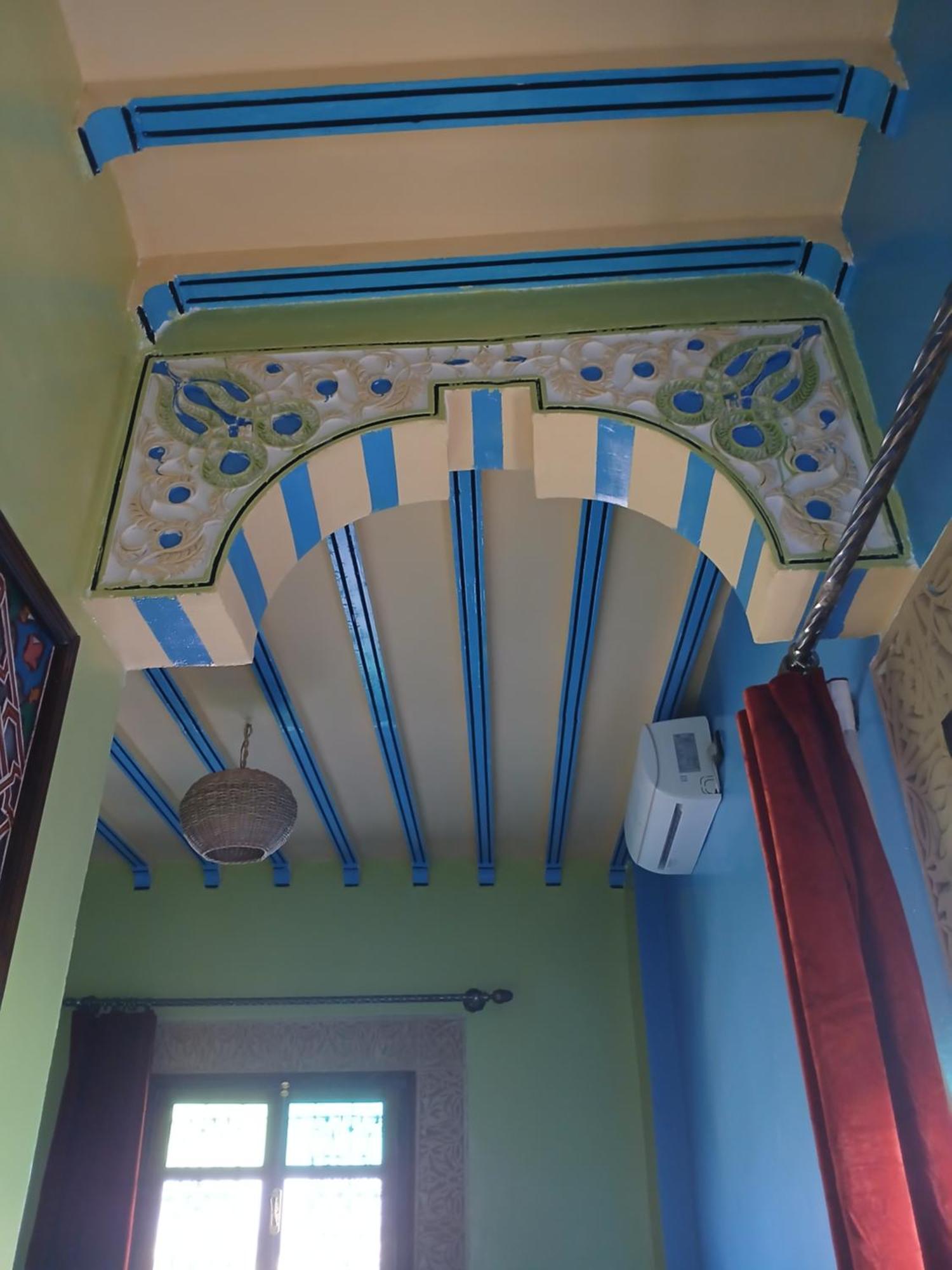 Riad Idrissi مكناز المظهر الخارجي الصورة