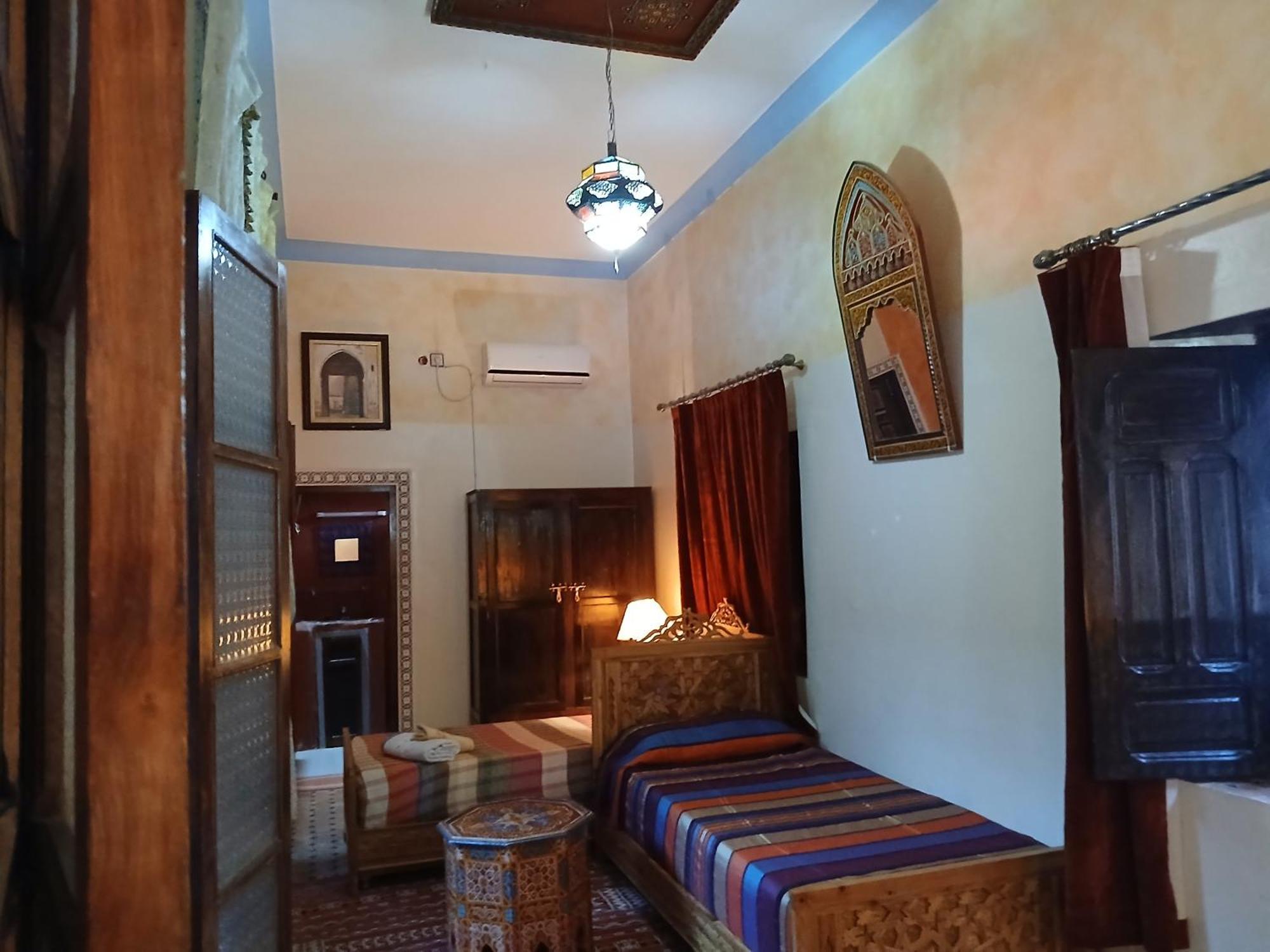 Riad Idrissi مكناز المظهر الخارجي الصورة
