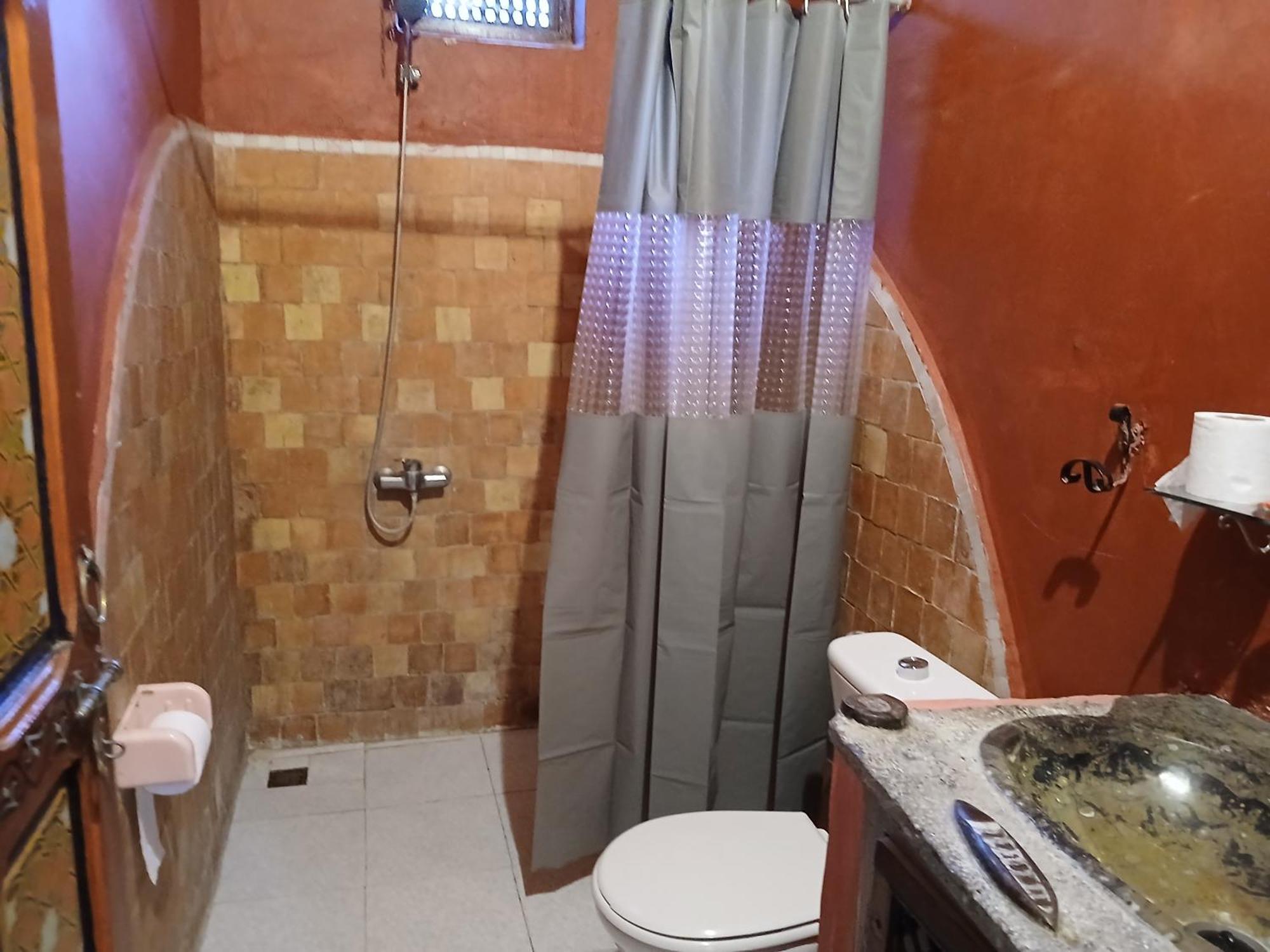 Riad Idrissi مكناز المظهر الخارجي الصورة