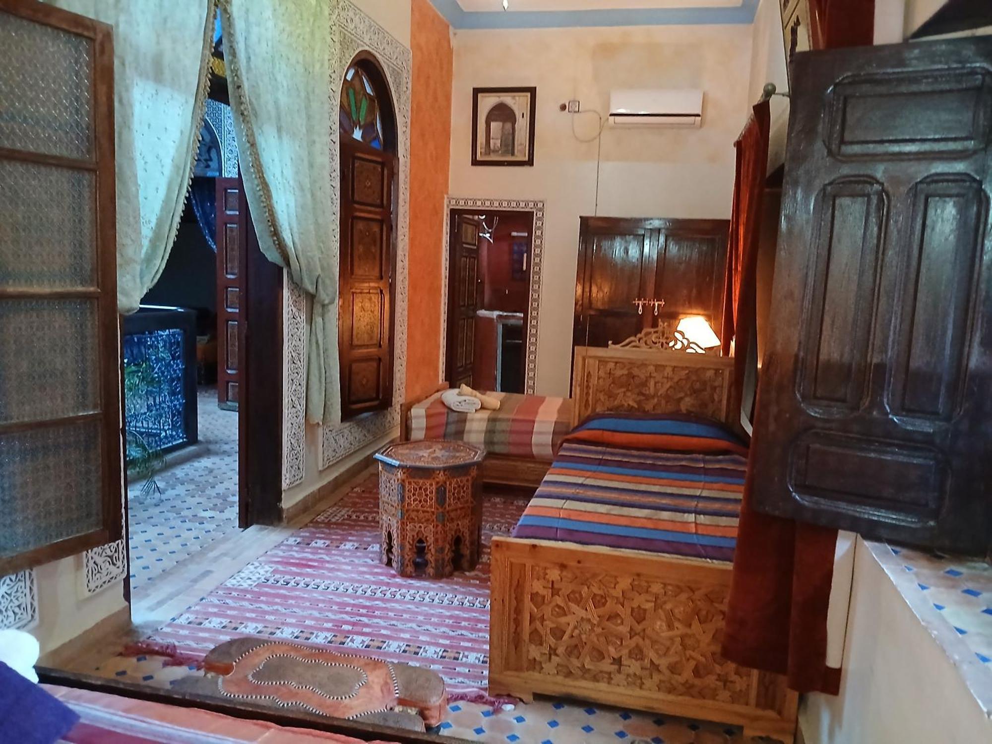Riad Idrissi مكناز المظهر الخارجي الصورة